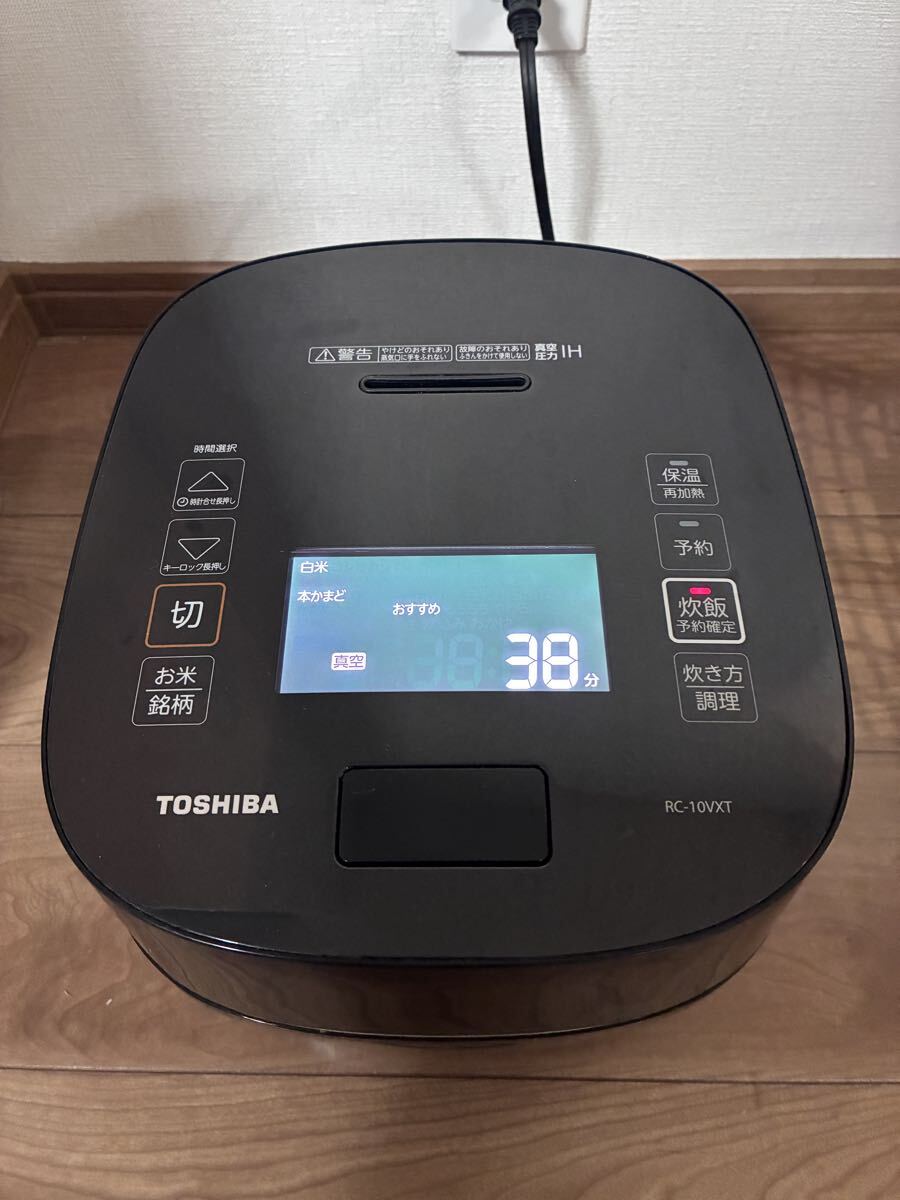 美品 TOSHIBA 東芝 2022年製 真空圧力IHジャー炊飯器 RC-10VXT 5合炊き 炎匠炊き拍卖