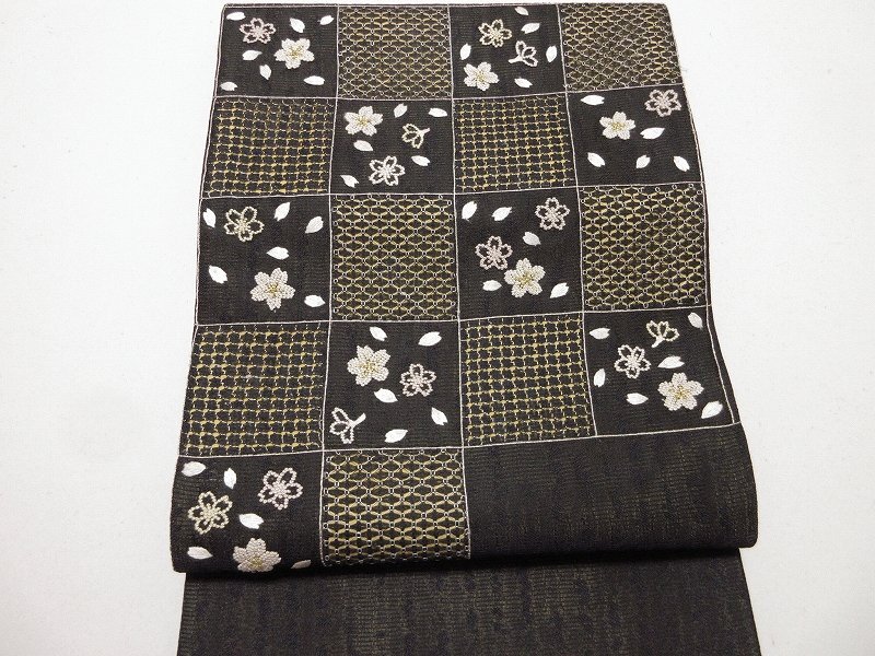 ドークブア■夏帯 太鼓柄袋帯 紗 相良刺繍 スワトウ 黒地 市松に桜 極上の逸品 B23拍卖
