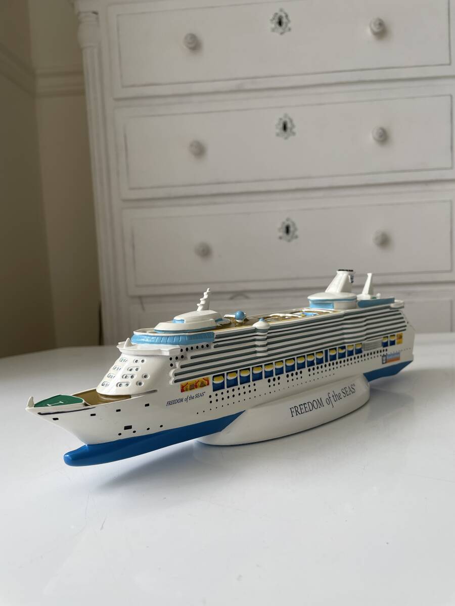 船内限定販売品!? 超稀少! 大型クルーズ客船・陶器模型・フリーダム・オブ・ザ・シーズ! ロイヤルカリビアン社 特製! 美品です拍卖