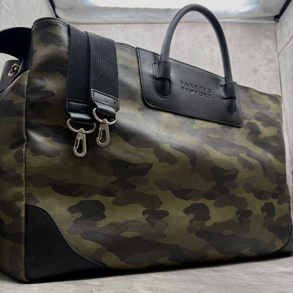 美品/希少●BARNEYS NEWYORK バーニーズニューヨーク 2way トートバッグ ボストン ショルダー 迷彩柄 ロゴ オールレザー 黒ブラック 大容量拍卖