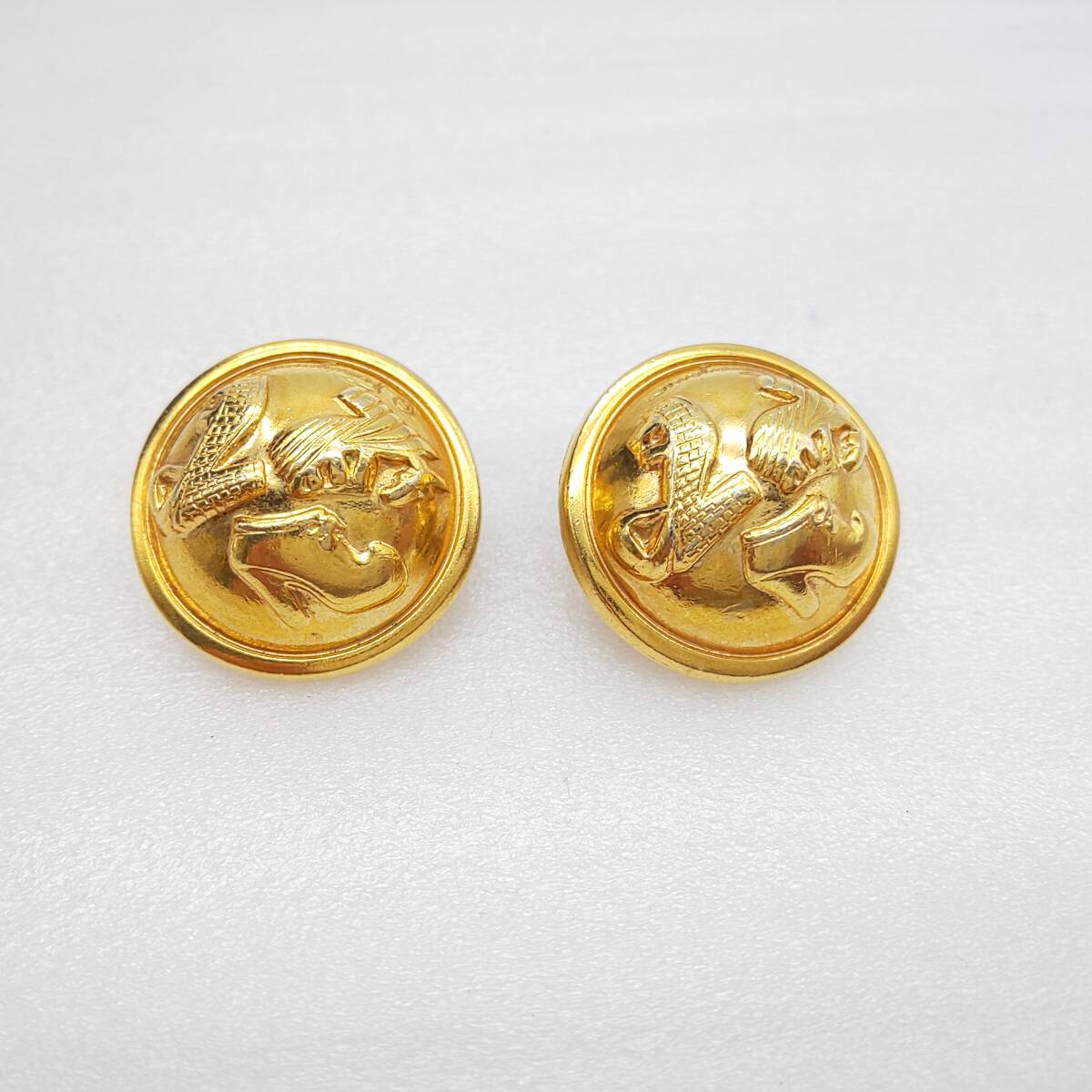 Salvatore Ferragamo フェラガモ イヤリング ヴィンテージ ゴールドーカラー アクセサリー 宝飾品 拍卖