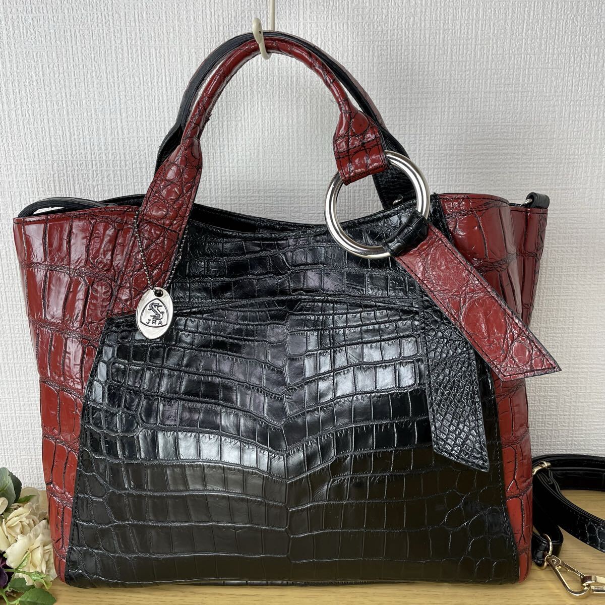 極美品 定40万 JRA公認 最高峰 ポロサス 本物 マット クロコダイル crocodile 両面 センターセレクト 2way 高級 ハンドバッグ 黒 赤 日本製拍卖
