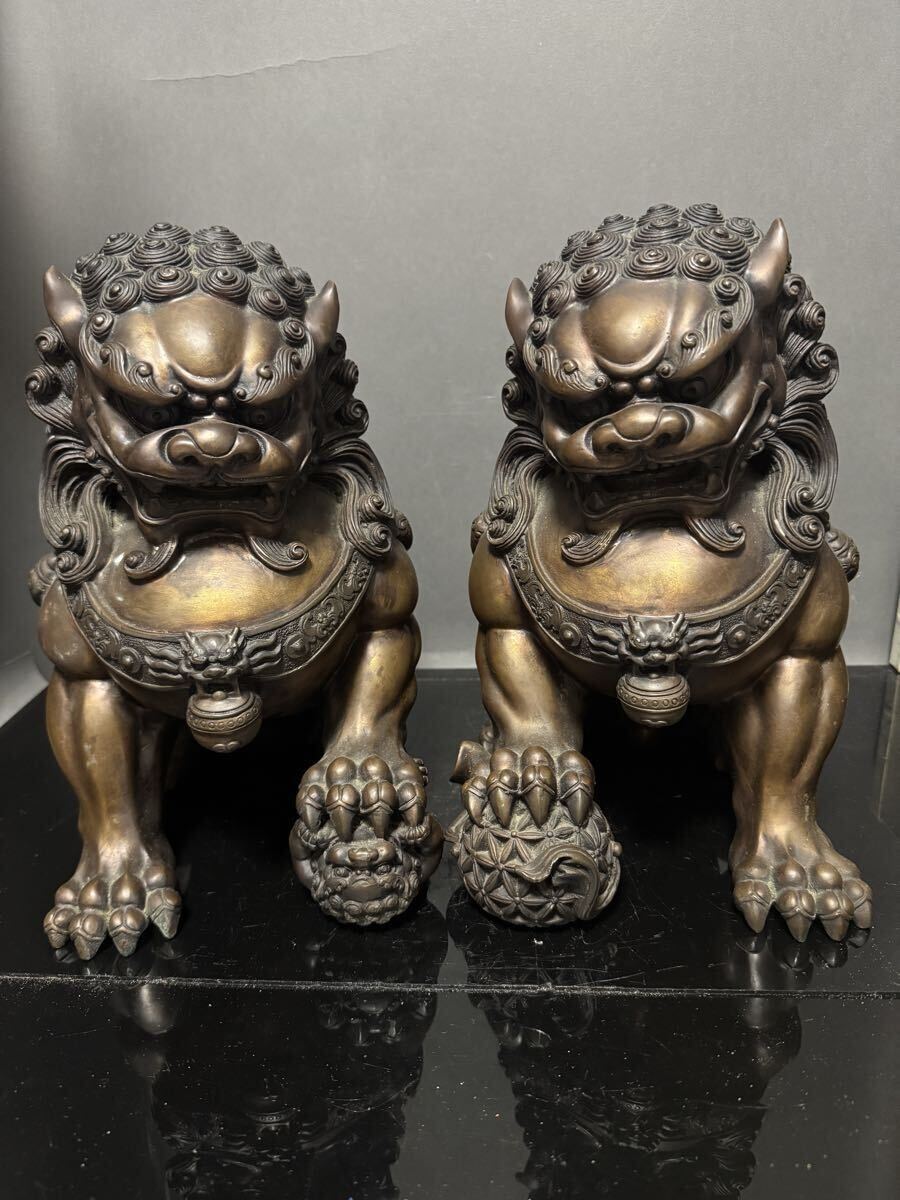 715)清時期. 古銅製 獅子 狛犬 置物 一対 稀少品.魔除け 縁起物 極細工 骨董品 風水 置物H29. W31. D17.5,總重約:18500 g拍卖