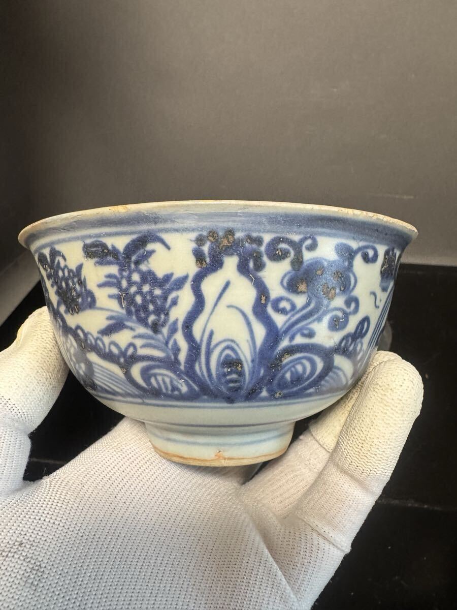 712)中国美術 明朝 染付花卉文茶碗 青花碗 時代物 古物保証 唐物 古玩 骨董品 明時代 古染付H7 c m,D13. C M拍卖