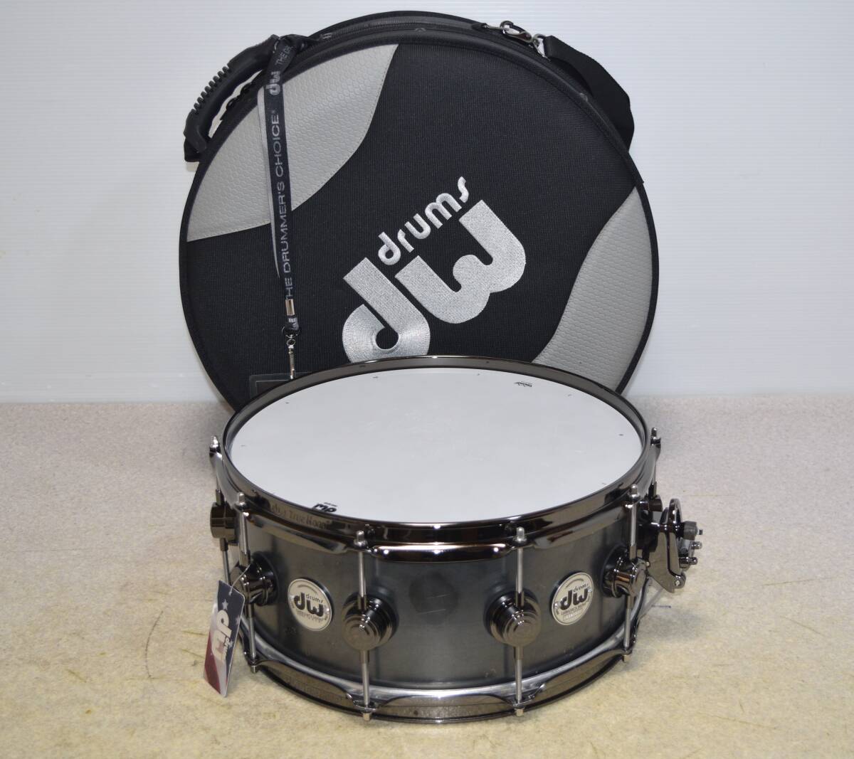 送料込み dw ディーダブリュー DW-BLAK IRON SNARE DRVI0614SVN◇14"x6"スネアドラム/純正ケース拍卖