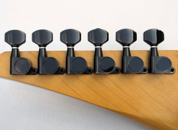 TOKAI トーカイ シャーラー型6連ペグ ビス穴真横だし 黒 GOTOH製 程度良し 86年製TOKAI JSD653PWR拍卖
