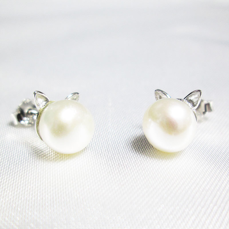 シンプルにさり気なく大人可愛い 猫耳パールピアス シルバー925 淡水パール拍卖