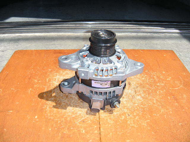 ノア,ヴォクシー,エスクァイア,ZRR80/ZRR85、ハリアー,ZSU60/ZSU65用オルタネーター(ダイナモ)リビルト品 104211-3462、27060-37190拍卖
