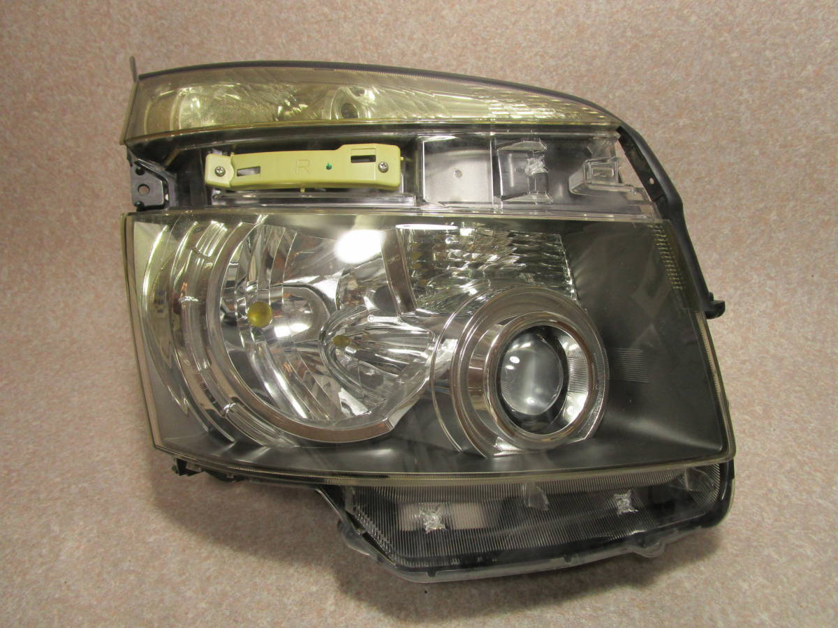 ◎黄ばみ劣化強◎ ヴォクシー ZRR70G ヘッドライト 右 KOITO 28-202 ハロゲン拍卖