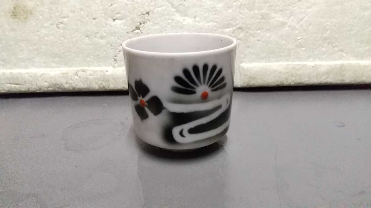染め付 扇子 菊の花 四葉 湯呑み 高さ7cm 口6.7cm拍卖