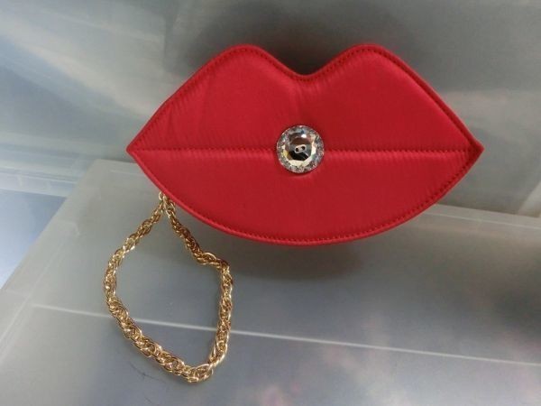 AHKAH リップ クラッチ バッグ レッド アーカー拍卖