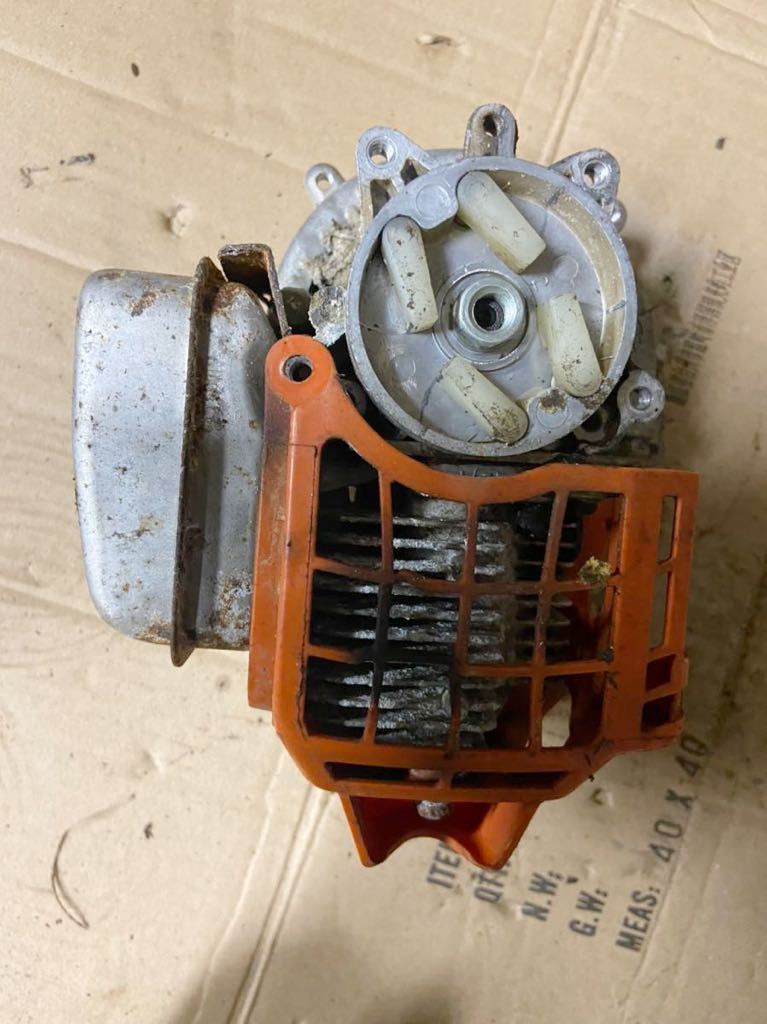草刈機刈払機 部品パーツ エンジン エフライホイール回りません ピストンダメ マフラー、フライホイール等取リ用ジャンク共立RME241拍卖