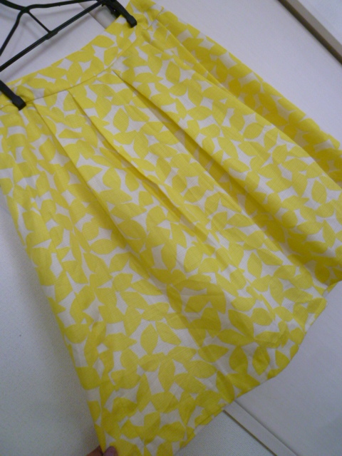 STRAWBERRY-FIELDS/ストロベリーフィールズ△イエロー大花柄リーフ柄フレアースカート2/黄膝丈きれいめ通勤に△BO62拍卖