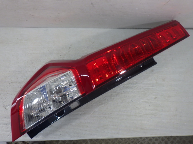 【Y0153】 美品 中古 M900A M910A ルーミー 2019年11月 左 テールランプ テールライト KOITO 220-69044 81561-B1110 即決拍卖
