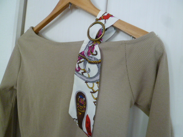 GRL△ライトベージュチェーン柄スカーフベルトリボンアシンメトリー縦リブニットM/長袖トップス△T615拍卖