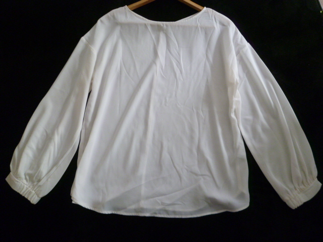 GU/ジーユー△白前VネックゆったりブラウスカットソーXL/長袖トップスホワイト大きいサイズ△T615拍卖