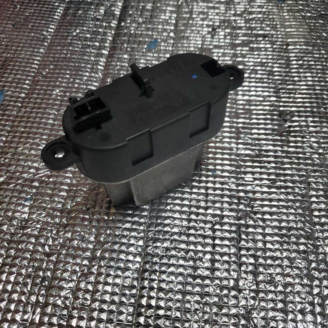 A-76 97~03年式 アルファロメオ156セレスピード ヒーター ブロワー ファン抵抗器 52466964-12v拍卖