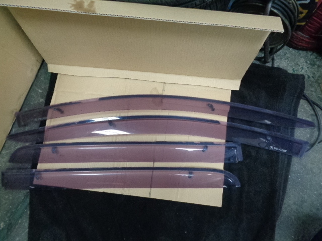 プジョー GH-T5RFN 307 純正 ドアバイザーセット拍卖