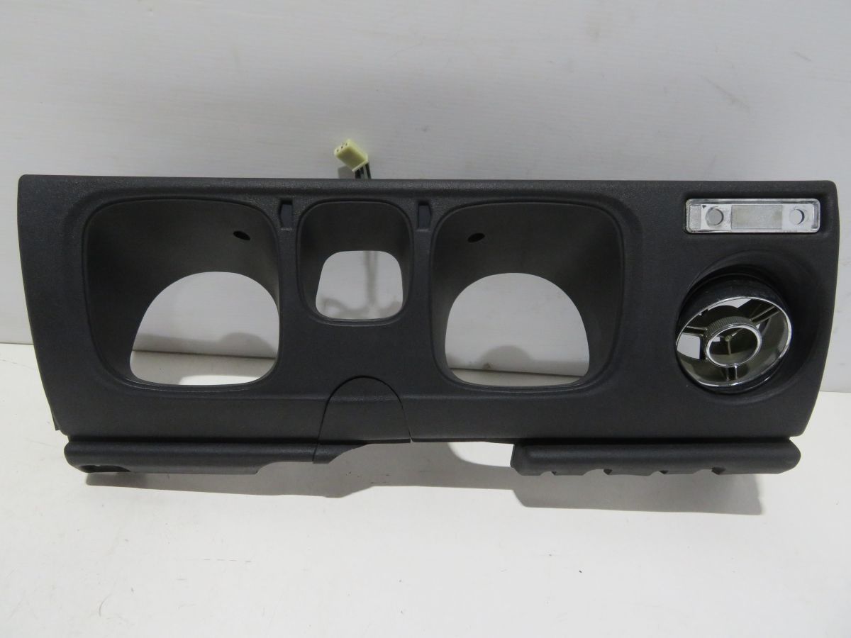 21-28-19   510 P510 ダットサン ブルーバード デラックス  4ドア 【 スピードメーター フードパネル エアコン吹き出し口 】拍卖