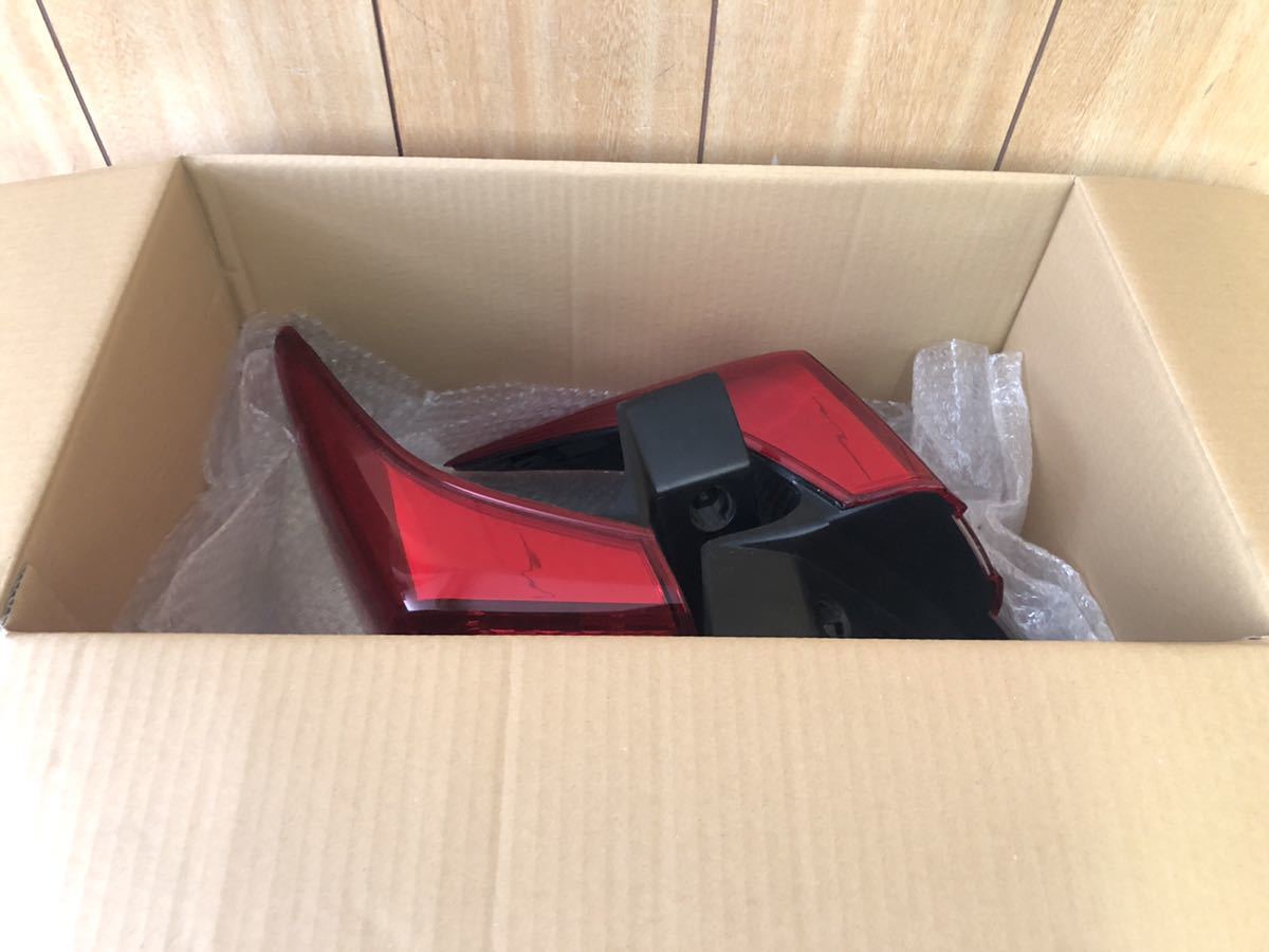 インプレッサ スポーツ GT2/GT3/GT6/GT7 左右 テール FBM924-22 84201-FL041 84201-FL051 美品!拍卖