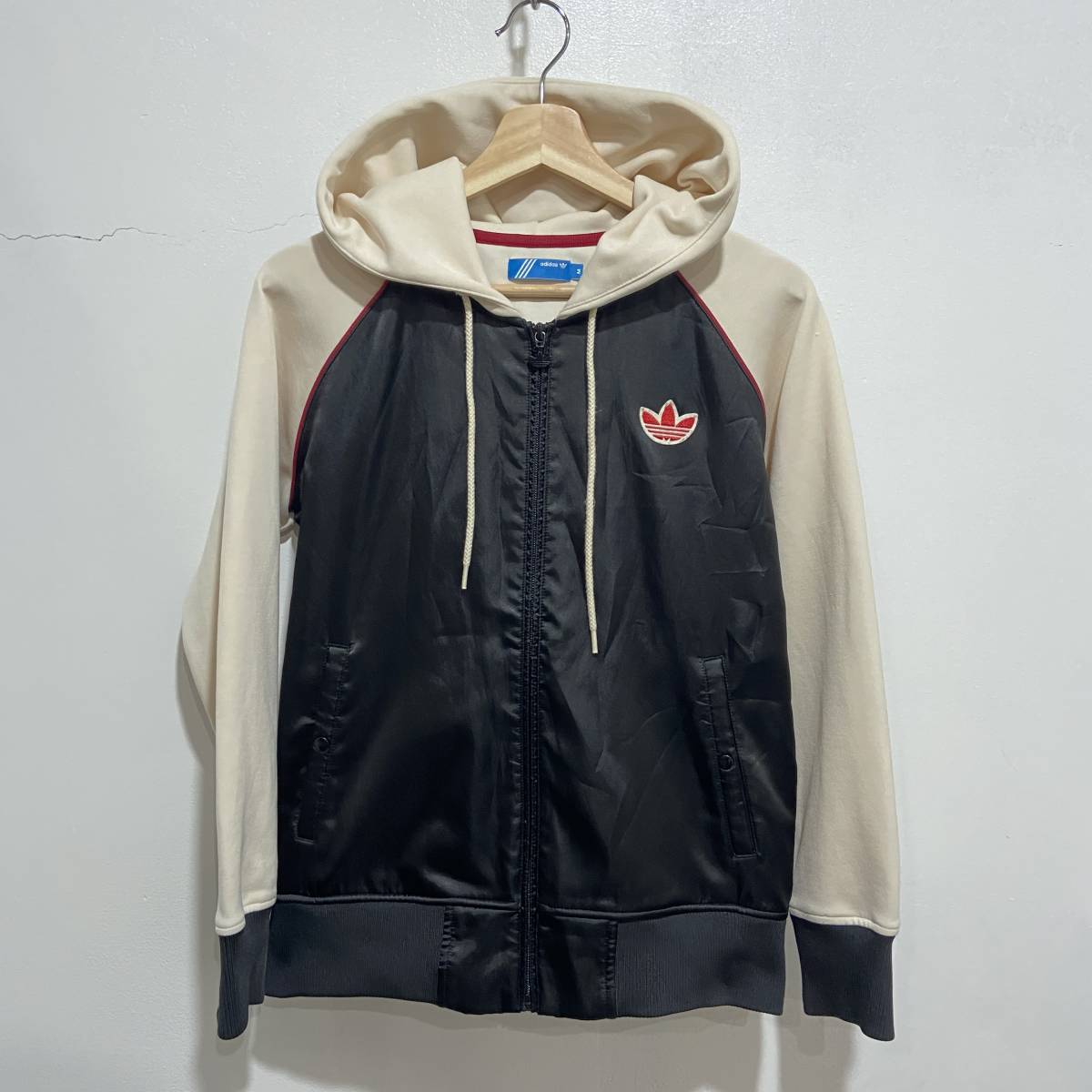 ☆送料無料☆ADIDAS☆アディダス☆ラグランジャージージャケット☆トラックジャケット☆フードパーカー☆スポーツ☆Mサイズ☆F21拍卖