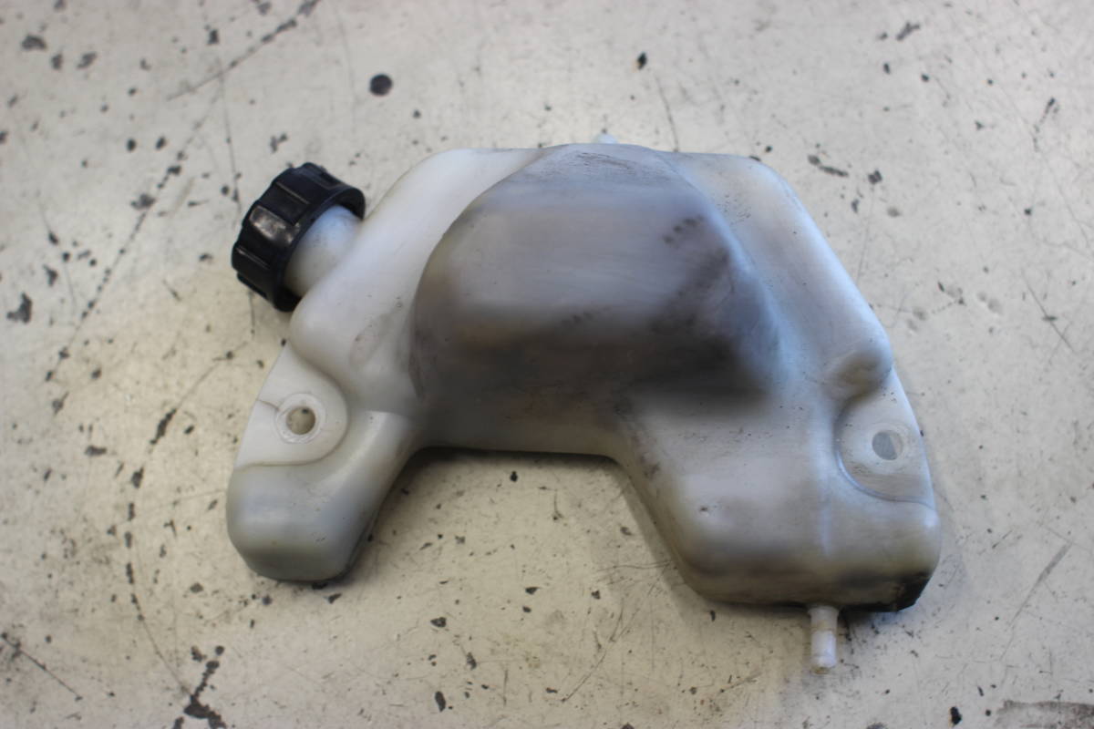 G)スズキRG250ガンマ Γ GJ21A‐13外し クーラント リザーバータンク拍卖