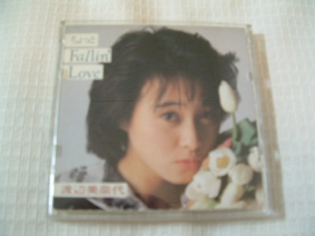 中古 8㎝CD 渡辺美奈代 ちょっとFallin' Love /ほめてよHold Me Tight 歌詞付 9㎝角縮刷収納ケース付 拍卖