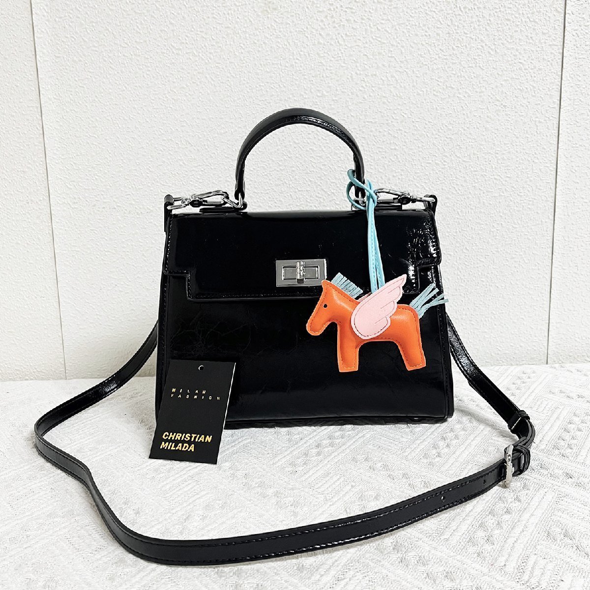 絶賛 EU製★christian milada・ミラノ発・ ハンドバッグ ★本革 レザー 柔らか 光沢感 底鋲付き ショルダーバッグ 鞄 斜めがけ OL拍卖