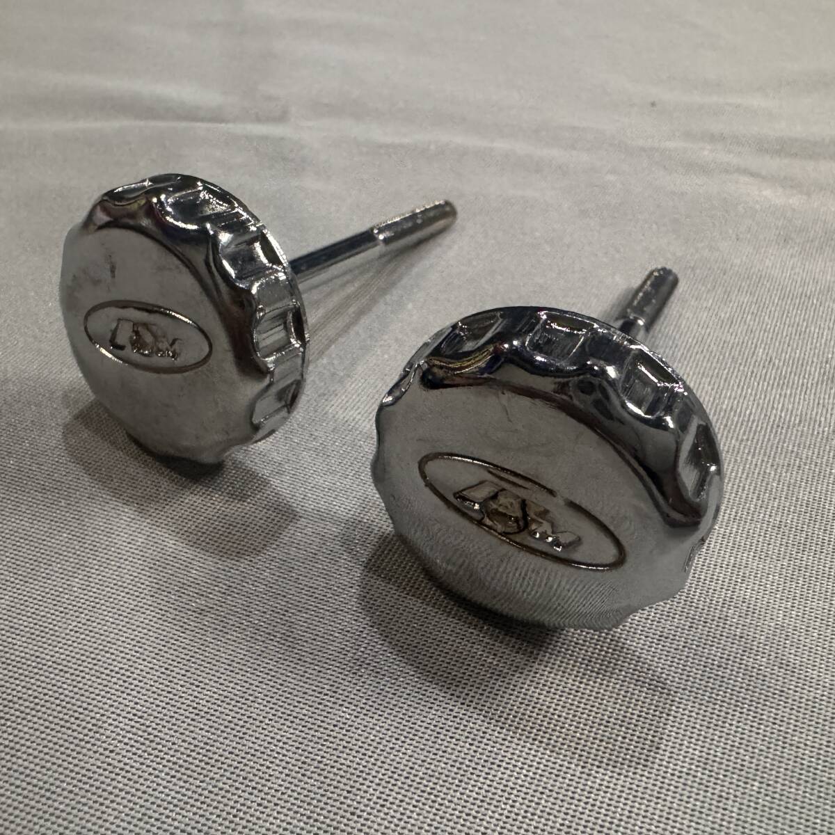 新品・即決・スーパーカブ・C50、C70、C90等用のサイドカバーノブ・ボルト・左右セット・ステンレス?金属製拍卖