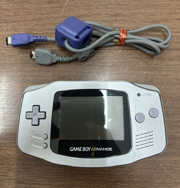 笠G「37360」ゲームボーイアドバンス AGB-001 シルバー 通電のみ確認/ジャンク 通信ケーブル付き拍卖