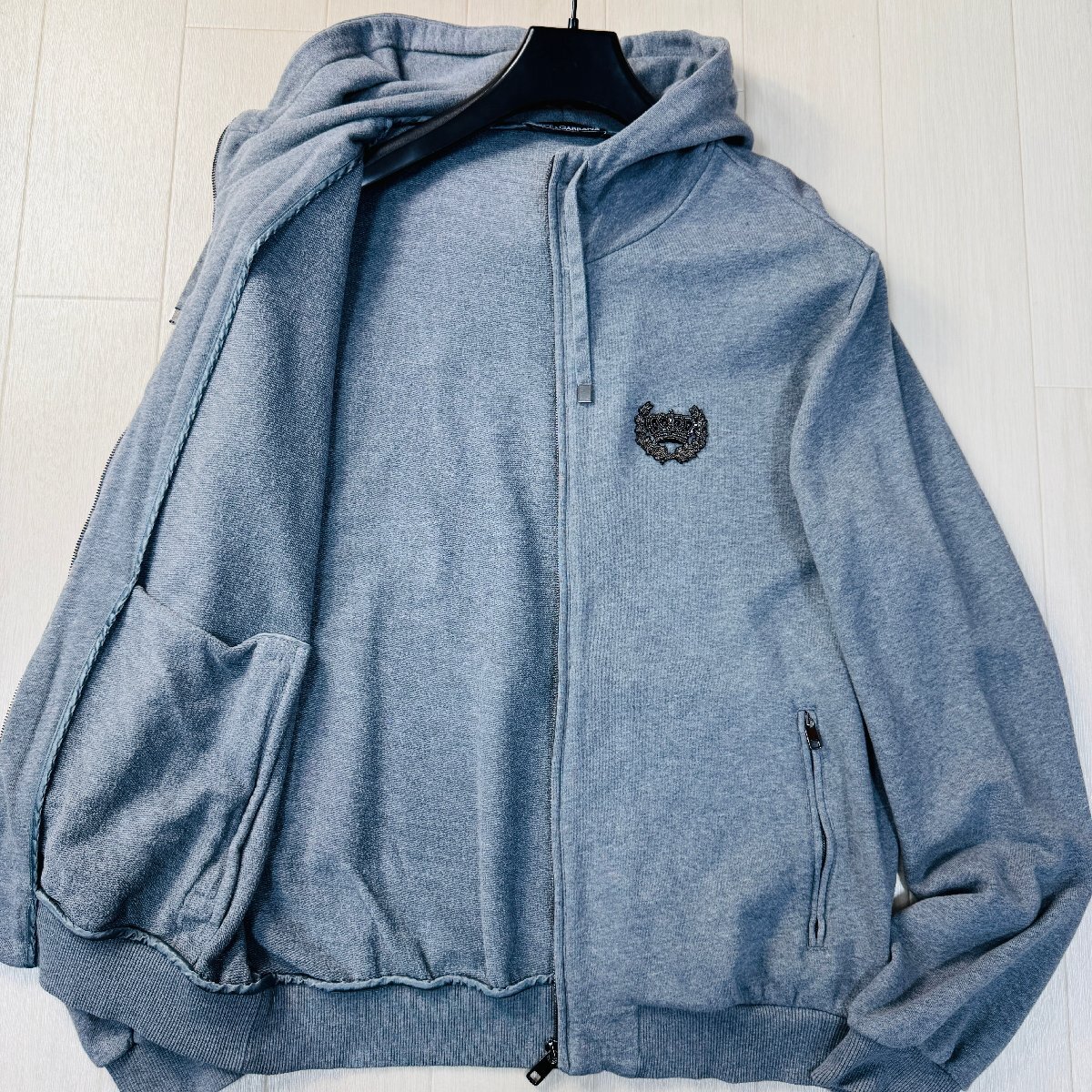 美品/52 XL-XXL相当●ドルチェアンドガッバーナ DOLCE&GABBANA クラウンワッペン 王冠 ジップパーカー フーデット ブルゾン メンズ グレー拍卖