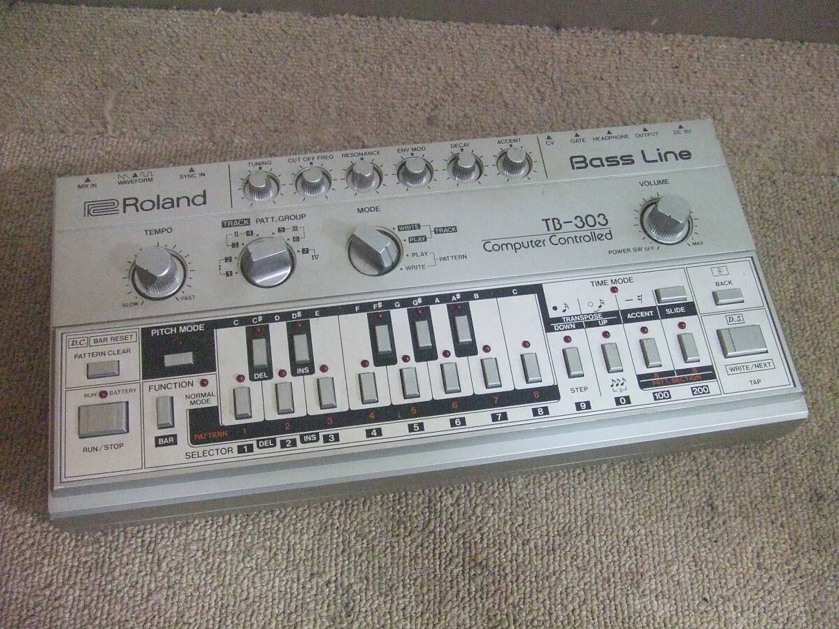 X56 RRoland ローランド Bass Line ベースシンセサイザー TB-303 アナログシンセサイザー ベースライン 中古 本体 現状 ジャンク拍卖