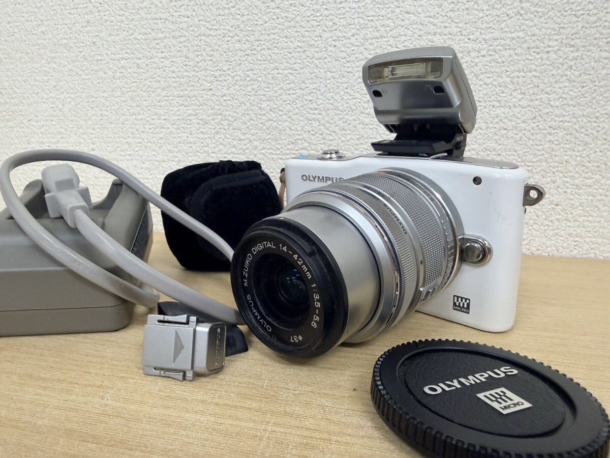催yA4724 OLYMPUS PEN mini E-PM1 ホワイト ミラーレス一眼カメラ 動作品 レンズキット 14-42mm II R 外付フラッシュ 充電器付 オリンパス拍卖