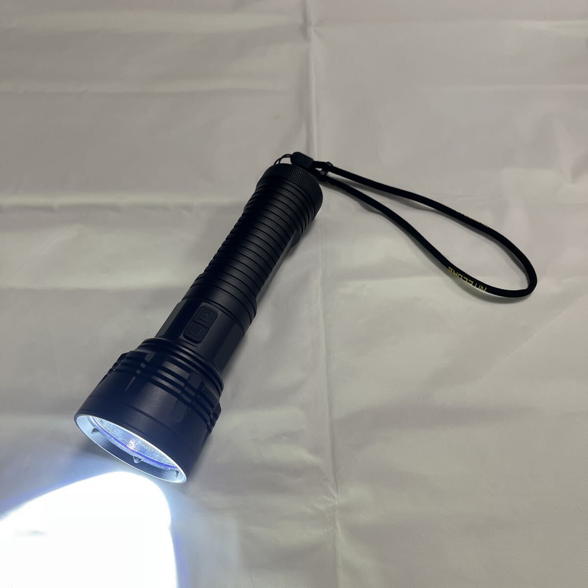【動作確認/美品】NITECORE ナイトコア EA81 【LED:CREE XHP50搭載 / 明るさMAX:2150ルーメン 白色LED Cool White/単3電池×8本使用】拍卖