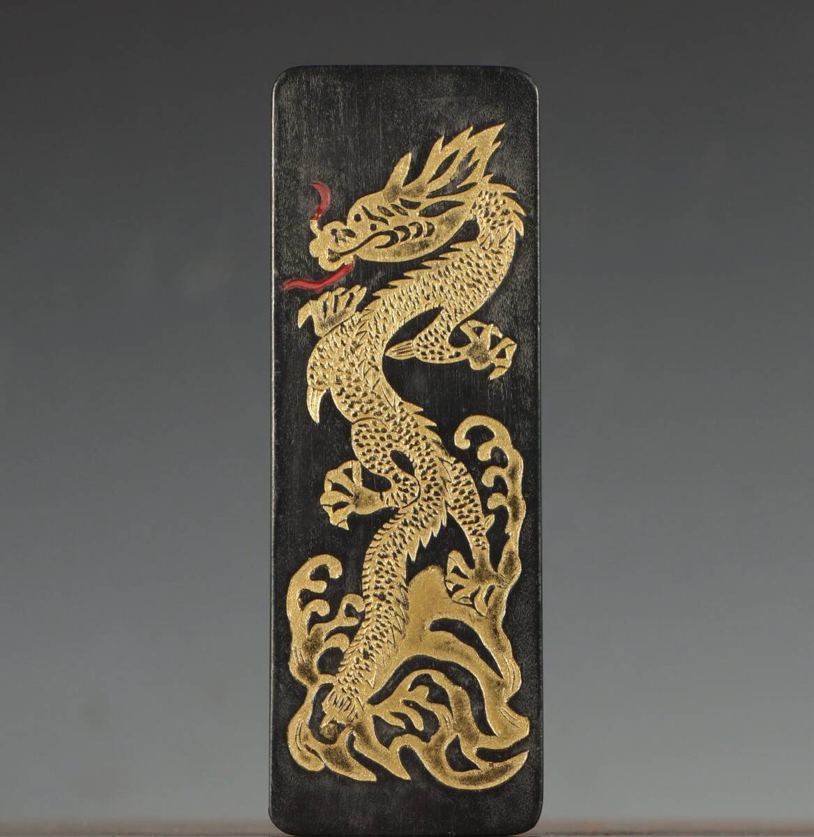 【久米古美術】「明 清 古墨 山水彫 墨 重量68g」文房四宝 書道具 文房具 唐墨 古玩 骨董 清時代拍卖