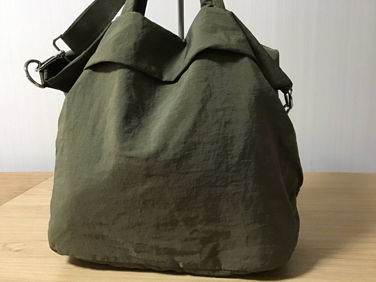 ナイロン製ショルダートートバッグ:カーキ拍卖
