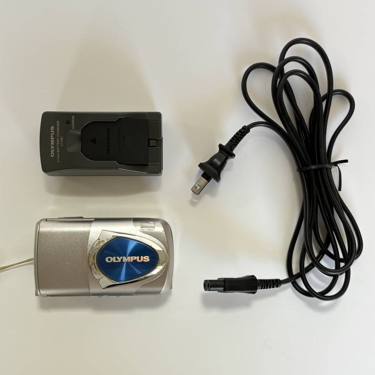 OLYMPUS μ-10 DIGITAL 3.2MP デジカメ 充電器・バッテリー付 ジャンク拍卖