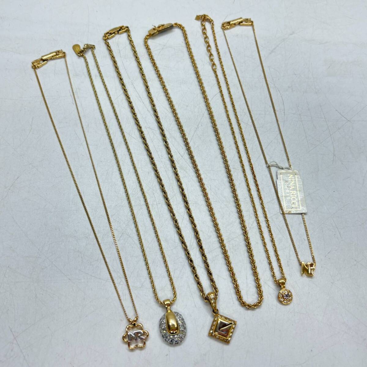 ■ 1円〜【まとめ売り】 ネックレス 6点 まとめ VALENTINO NINA RICCI GIVENCHY ゴールドカラー ペンダント アクセサリー 服飾小物 L160819拍卖