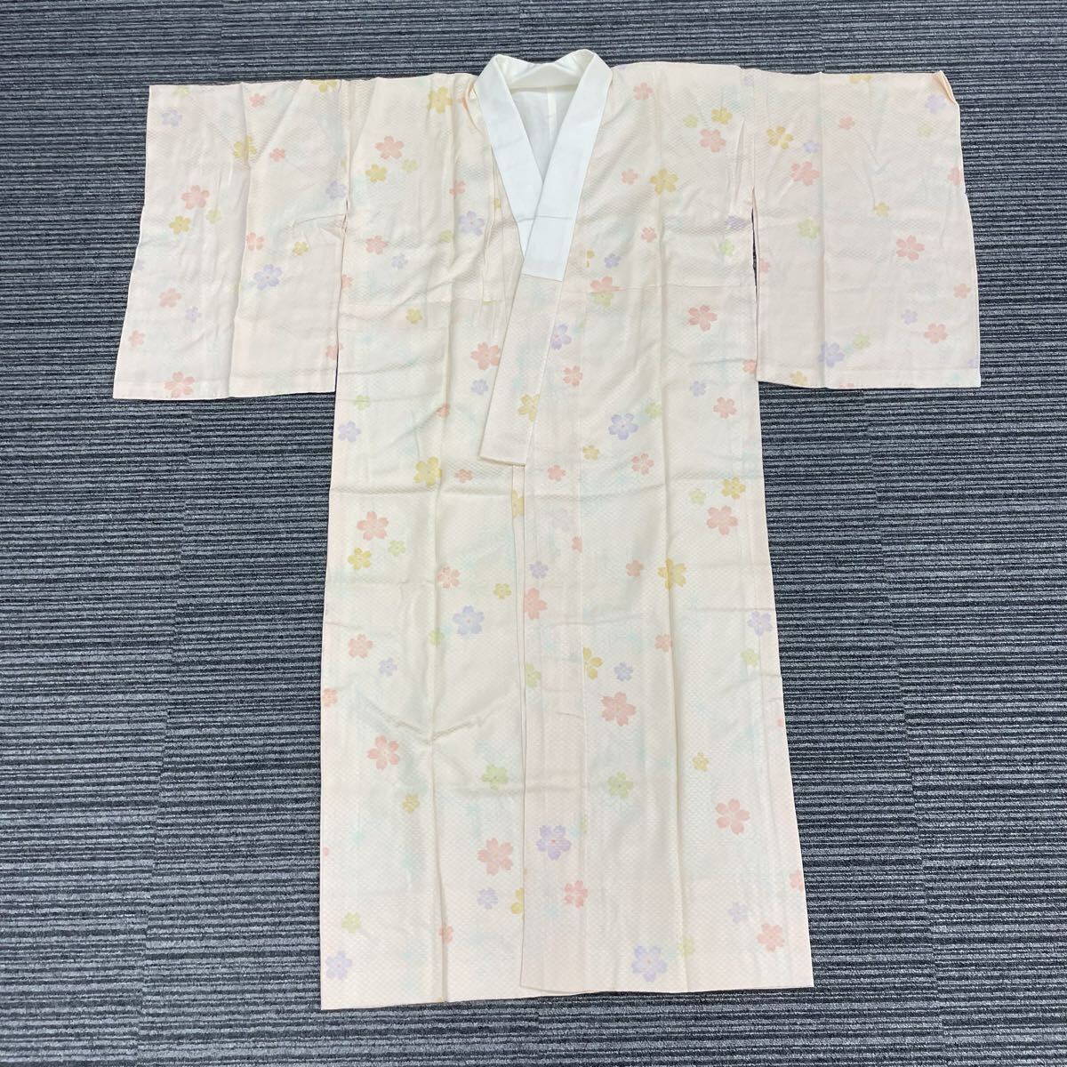 394 長襦袢 襦袢 正絹 桜柄 淡いピンク 裄丈約67cm 着丈約136.5cm 着物 和装 和装小物拍卖