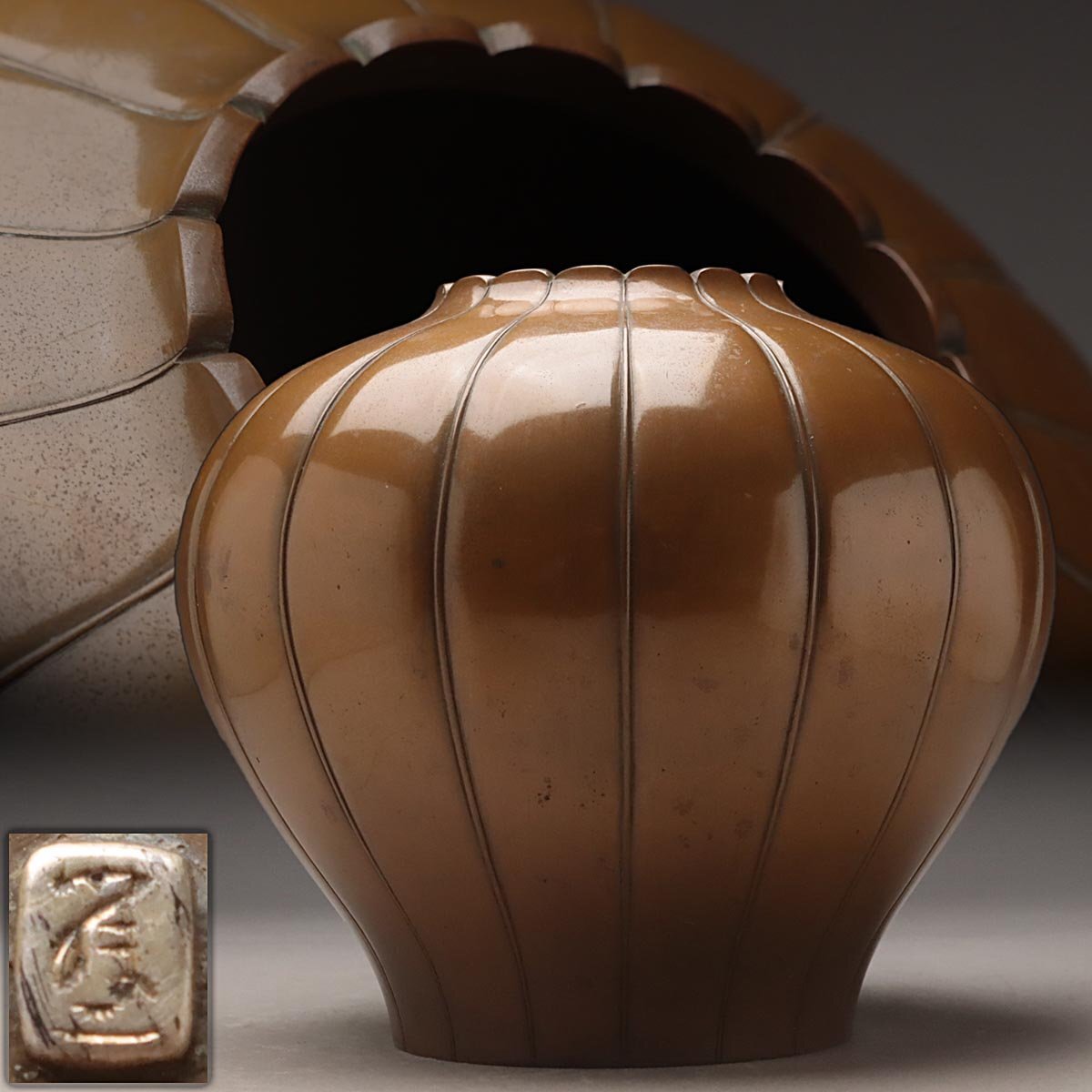 UV794 【京田藤二 作】鋳銅 菊形 花瓶 高18.5cm / 重2.1kg 水漏無・鋳銅壺・花入・花生 金工古美術拍卖