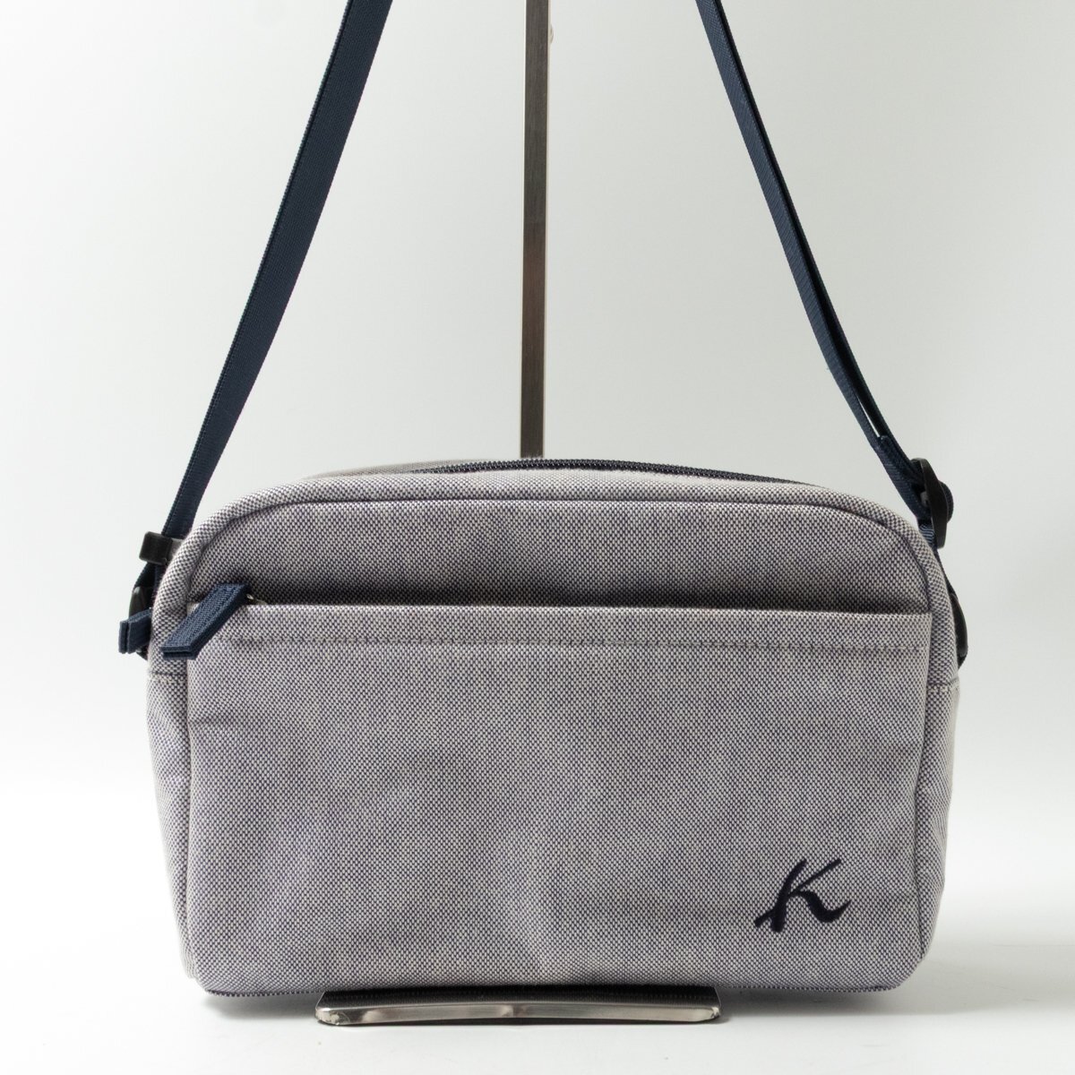 【1円スタート】KITAMURA キタムラ ショルダーバッグ ロゴ刺繍 ネイビー ホワイト 肩掛けカバン 斜め掛け 長さ調節可能 ユニセックス拍卖