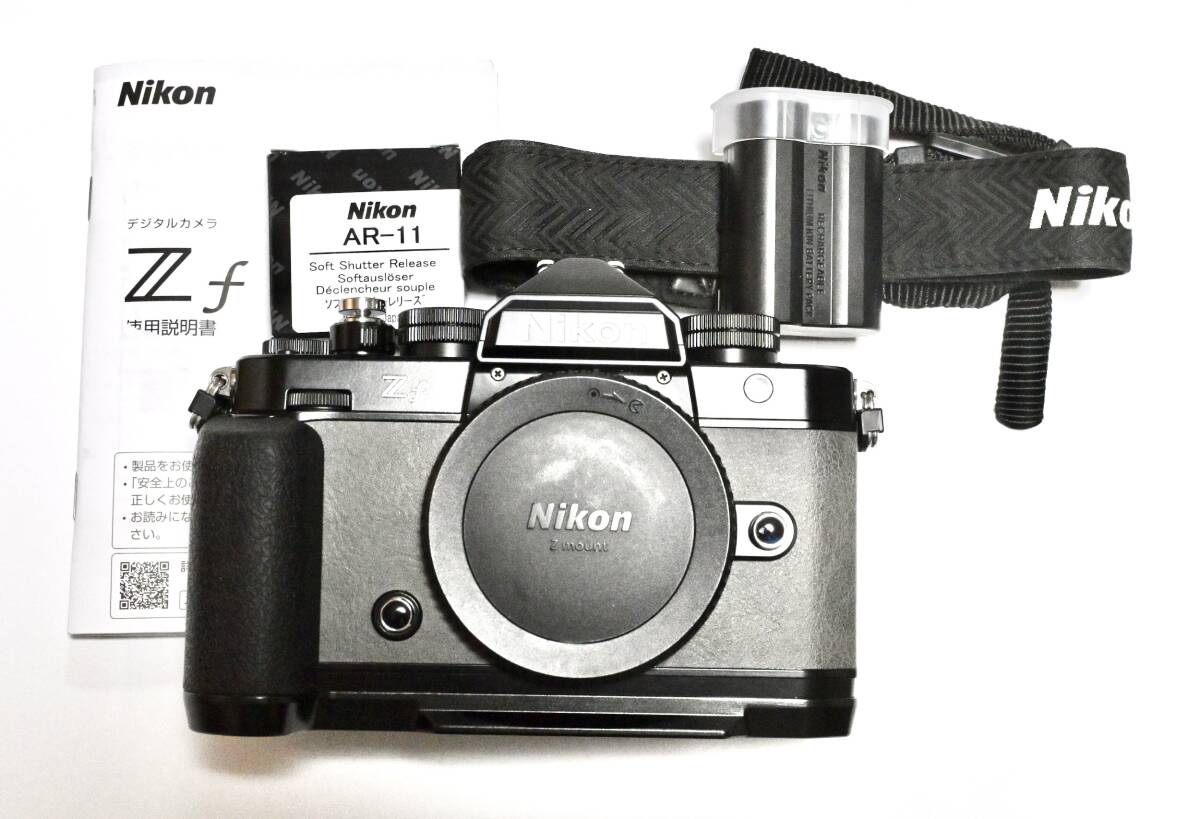 Nikon (ニコン) Zf ボディ ブラック . プレミアムエクステ リア(ストーングレーに張替済み)中古品拍卖