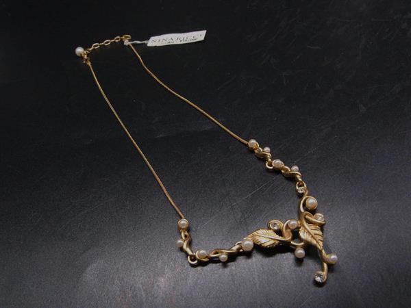 ■美品■ NINA RICCI ニナリッチパール ラインストーン ネックレス ペンダント アクセサリー レディース ゴールド系 DP3961拍卖