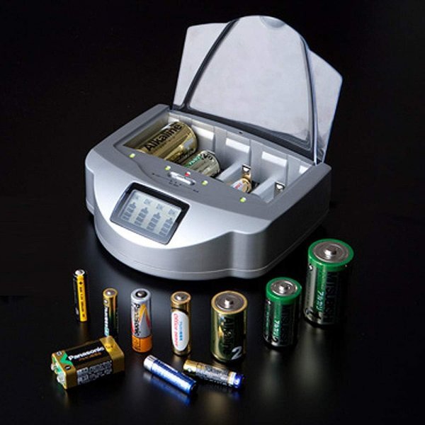 市販の使い切りアルカリ乾電池を充電 ~乾電池充電器|AZREX~ アルカリ電池(全5種類)が再利用充電できる乾電池充電器!拍卖
