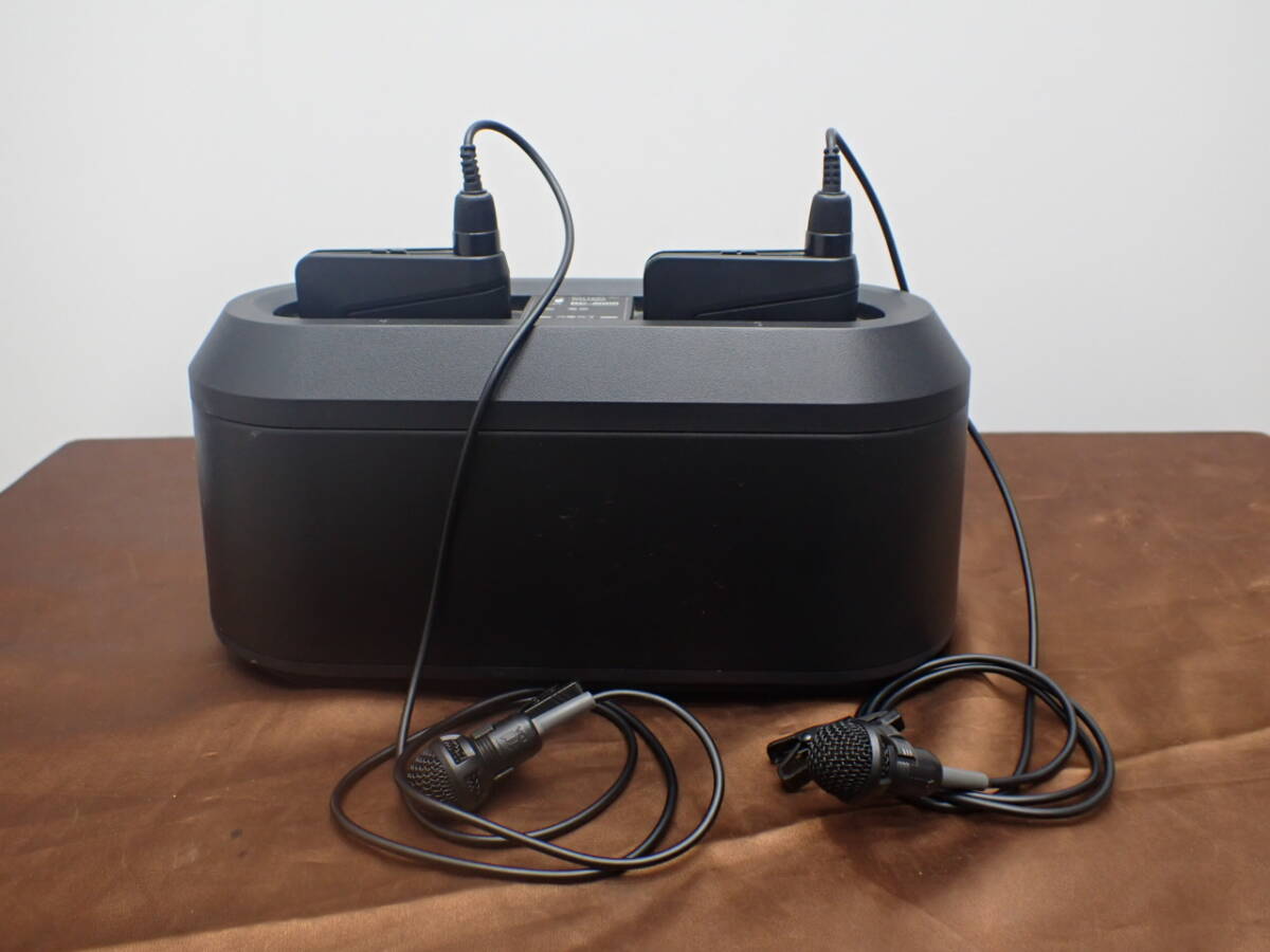 K-C TOA ワイヤレスマイク タイピン型 WM-D1300 /BC-2000 タイピン型2個 充電器1個 通電確認のみ 電源コード無 USED品拍卖
