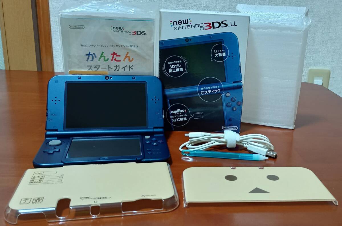 Newニンテンドー3DS LL本体と周辺機器(ダンボー保護ケース、4GBmicroSDカード、スタイラスペン、充電ケーブル)。上部IPS下部NT拍卖