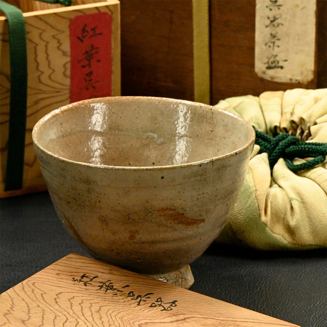 YC005【兵庫県の図書館や博物館の館長を歴任された歴史研究家遺族委託品】高麗茶碗 紅葉呉器 茶道具 優品 伝来品拍卖