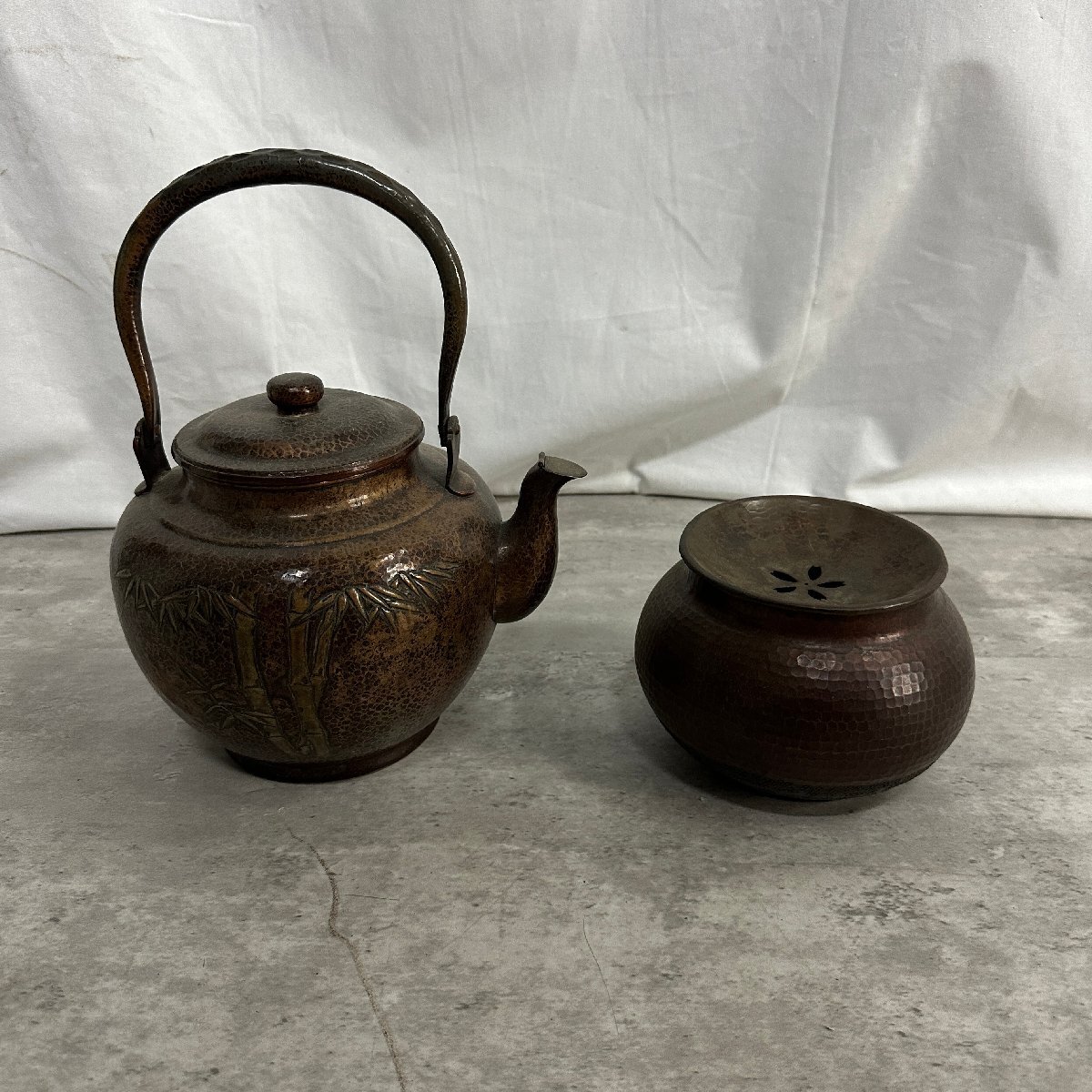 A185 湯沸 建水 2点セット 鎚目 竹彫刻 銅瓶 薬缶 茶こぼし 茶道具 煎茶道具 コレクション拍卖