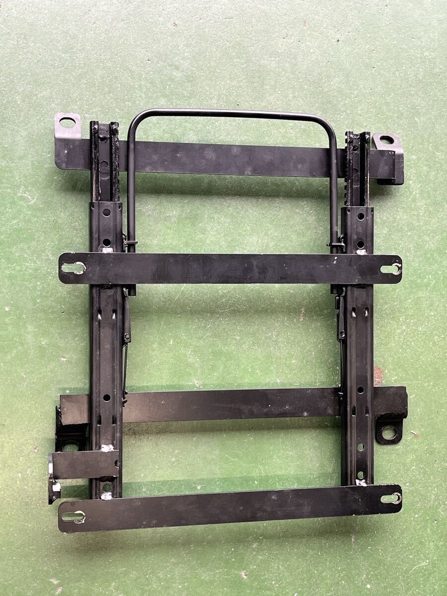 20ソアラ シートレール 運転席用 カワイ製作所 T028R セミバケットシート底留め専用 取り付け穴のサイズ40.5×26cm 関東送料2040円拍卖