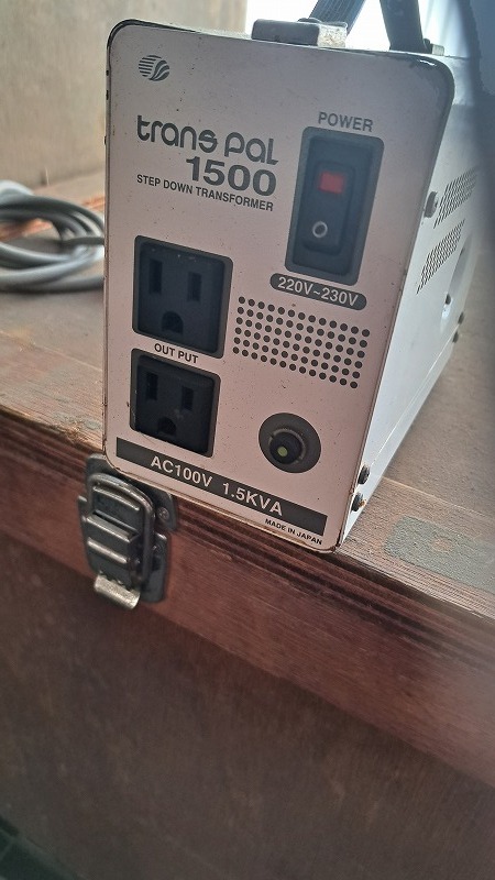 C2A【新長070820-1】交渉OK! ミニ変圧器 入力220V-230V 出力AC100V 1.5KVA拍卖